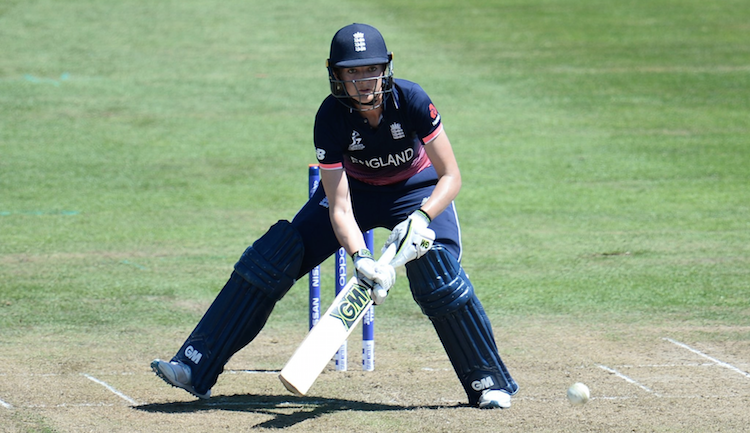 Sarah Taylor does a AB de Villiers