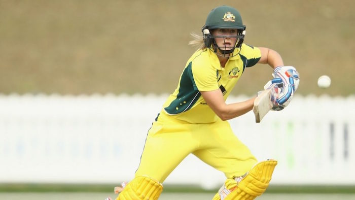 ellyse-perry-batting