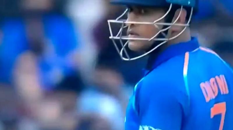 MS Dhoni stare at Kedar Jadhav
