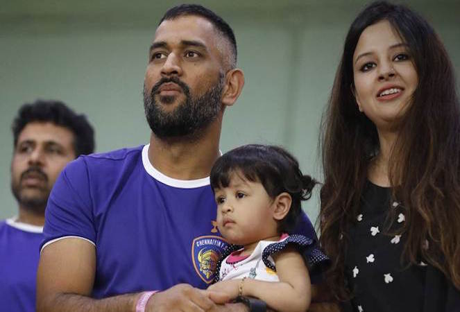 ms dhoni with sakshi, ziva