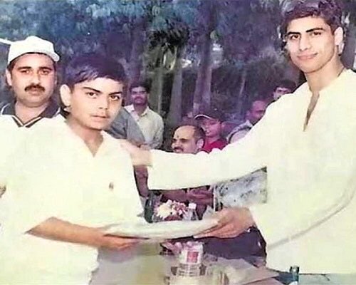 Ashish Nehra and young Virat Kohli