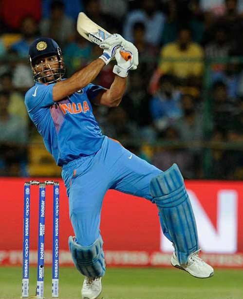 MS Dhoni last ball six