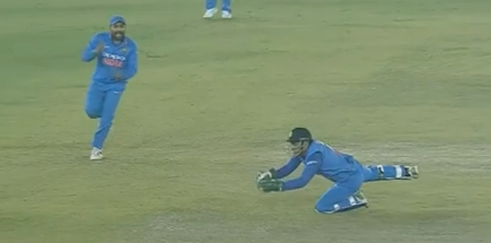 MS Dhoni catch