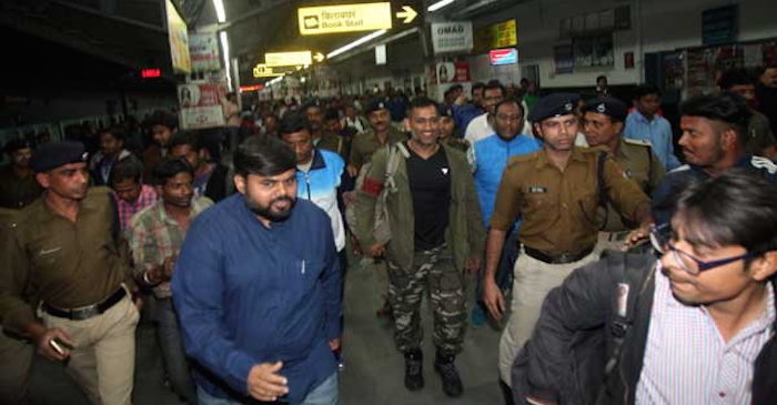 MS Dhoni travels in train with his Jharkhand teammates after 13 years