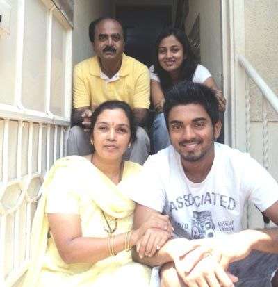 kl-rahul-with-his-family