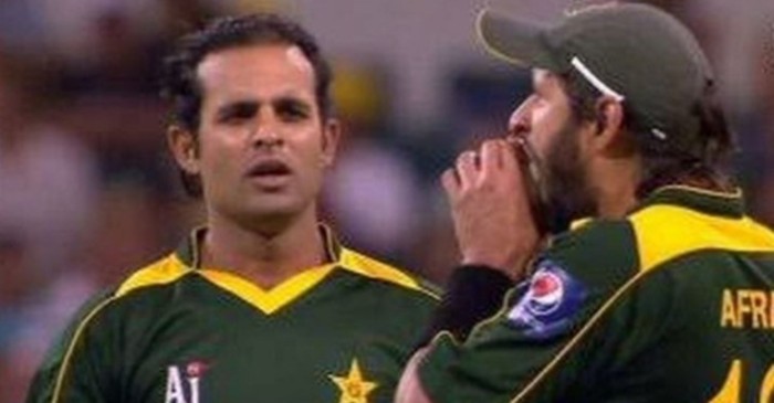 WATCH: When cameras caught Shahid Afridi tampering with the ball fearlessly