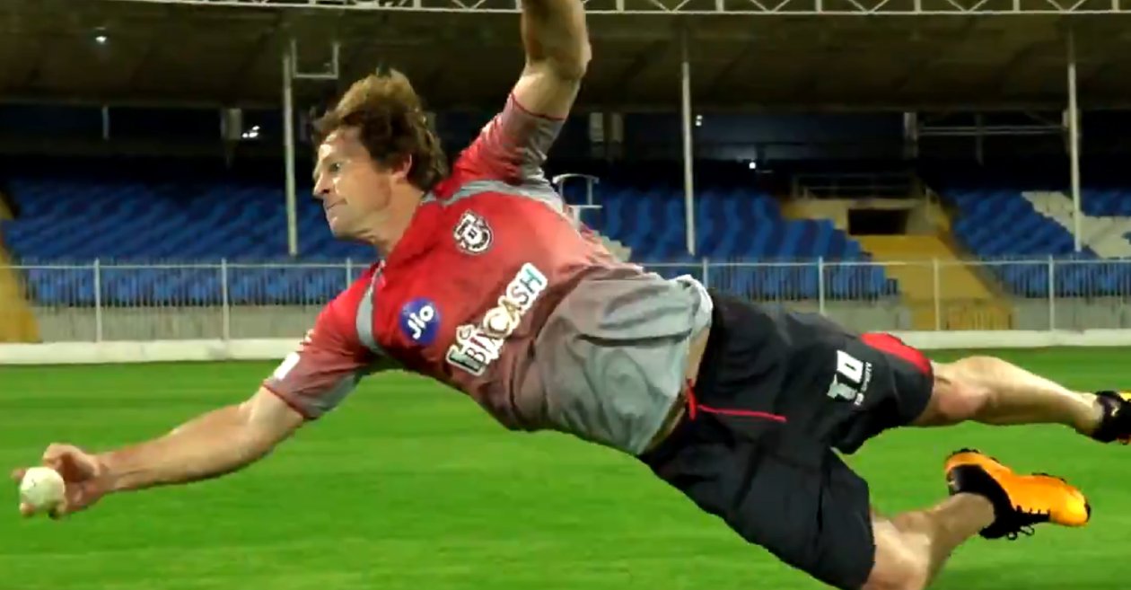 IPL 2020 – WATCH: 51-year-old Jonty Rhodes flies in the air to take a stunner