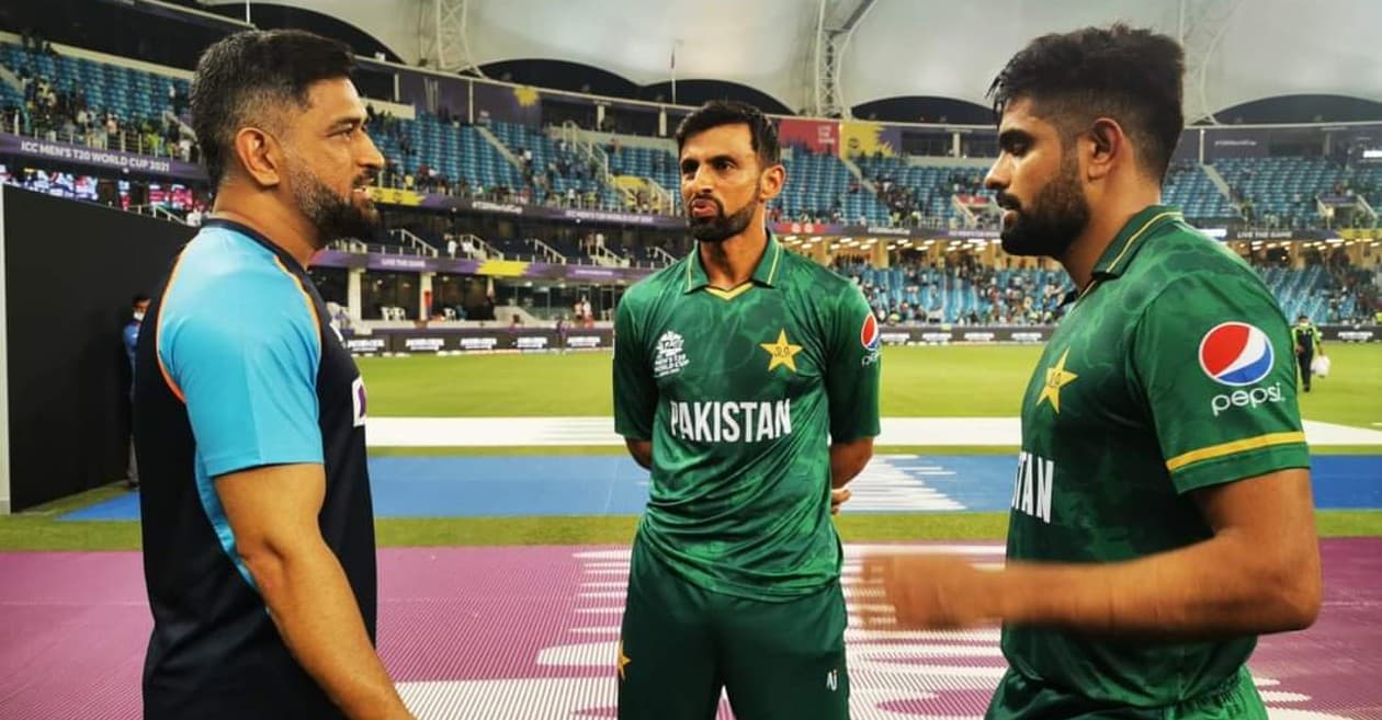 T20 World Cup – WATCH: MS Dhoni interacts with Pakistan players after India’s 10-wicket loss in Dubai