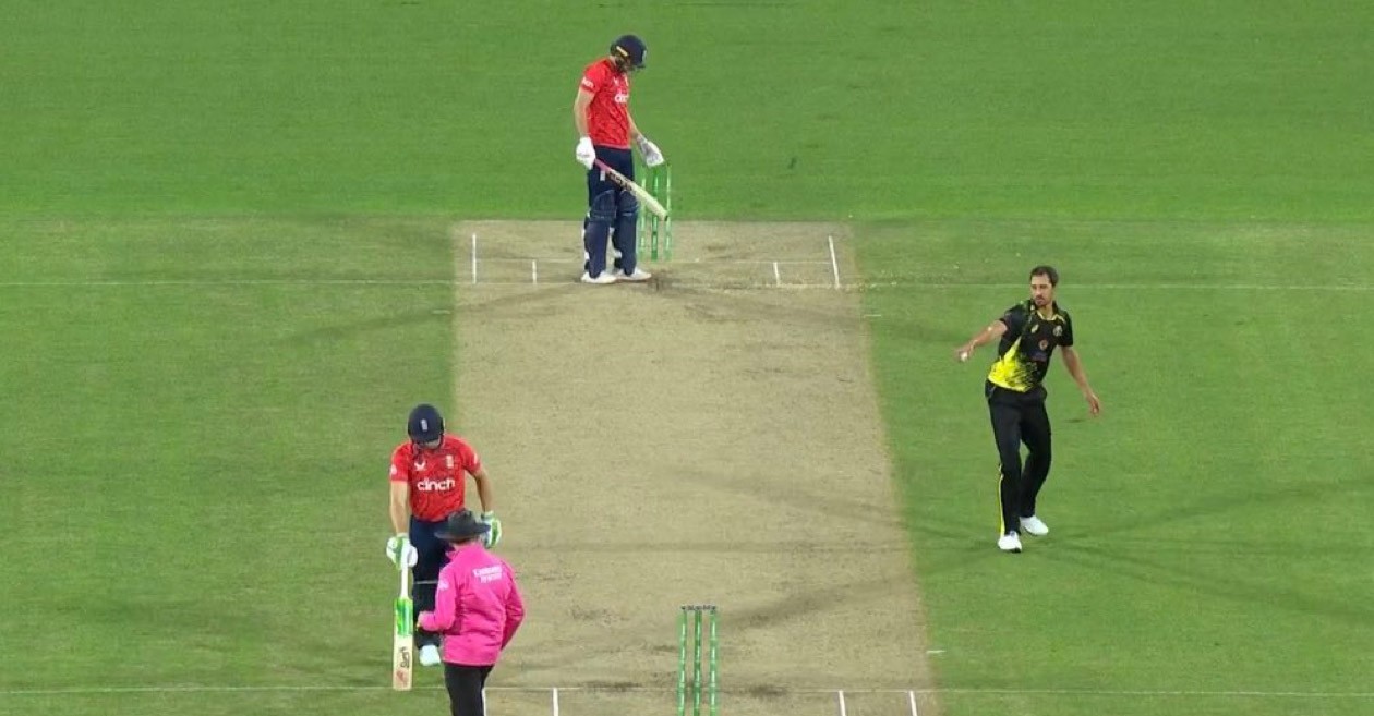 WATCH: Mitchell Starc warns Jos Buttler not to leave his crease in an on-field chaos – AUS vs ENG, 3rd T20I