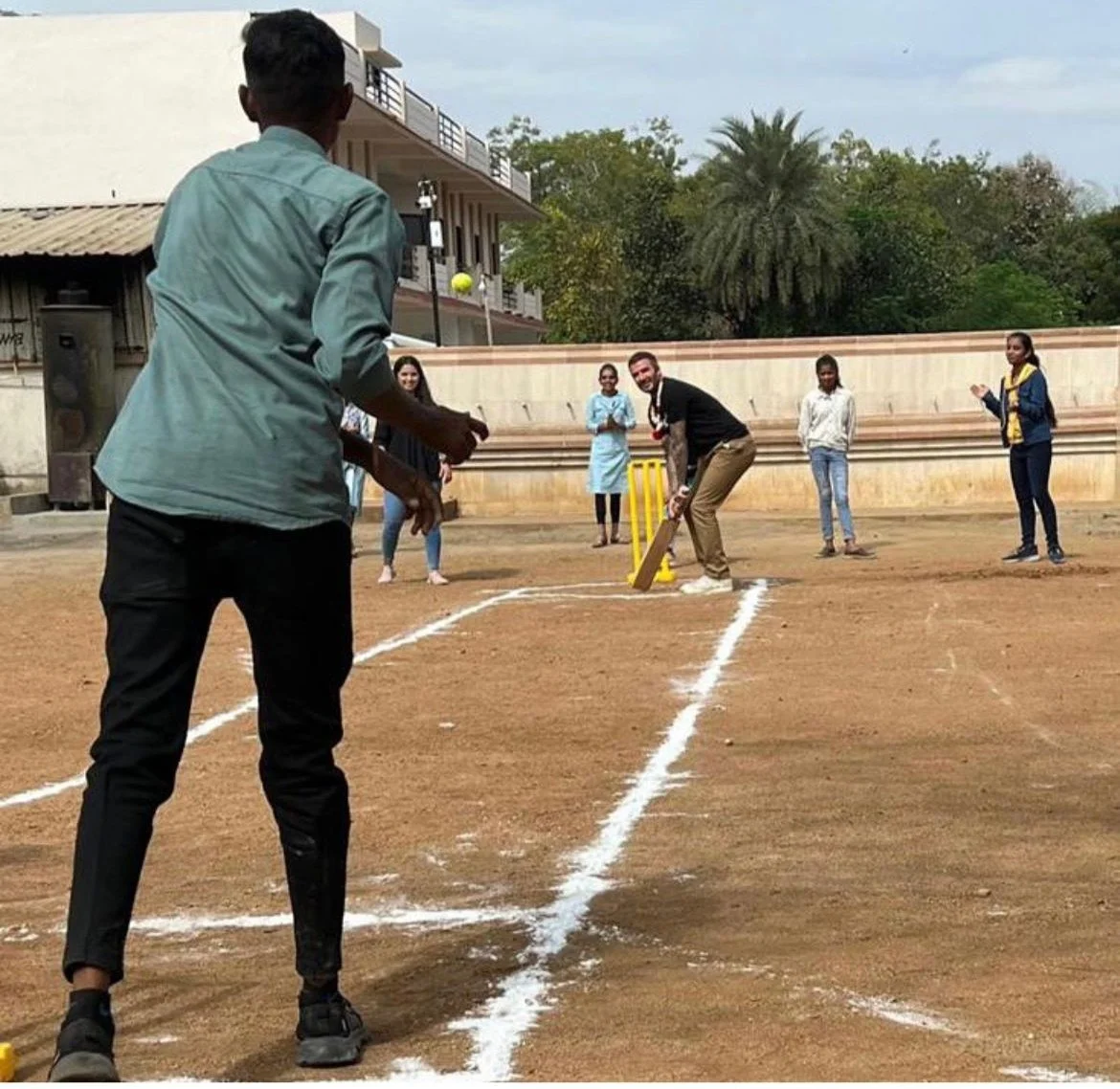 David Beckham playing gully cricket