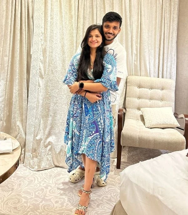 Chetan Sakariya with wife Meghna Jambucha