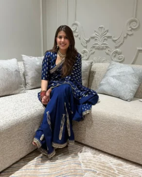 Pankhuri cute in saree