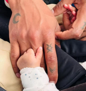 KL Rahul with his daughter