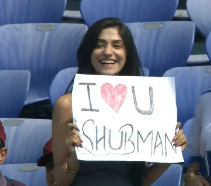 I love you Shubman playcard with female fan