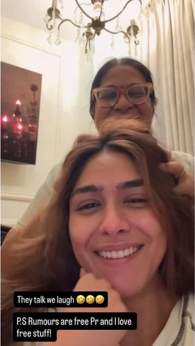 Mrunal Thakur with her mother