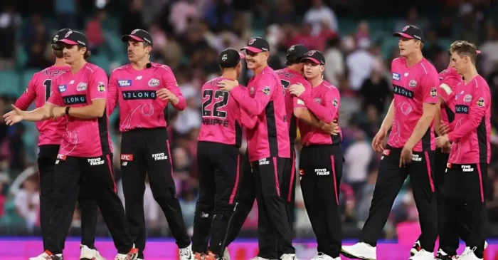 Clinical Sydney Sixers steamroll Hobart Hurricanes in Challenger to set up final clash with Perth Scorchers in BBL|15