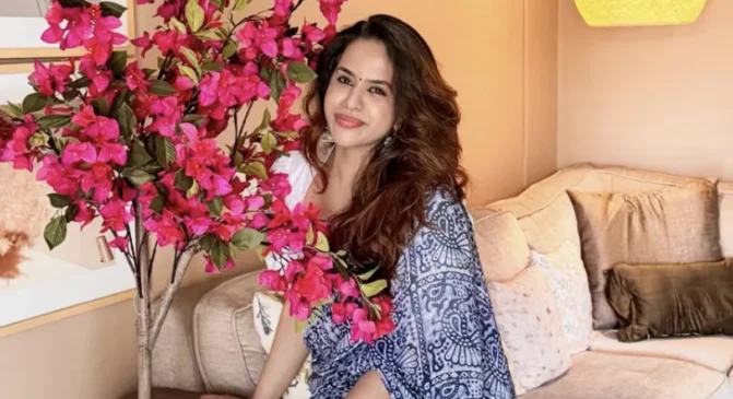 Sanju and his wife Charulatrha 4